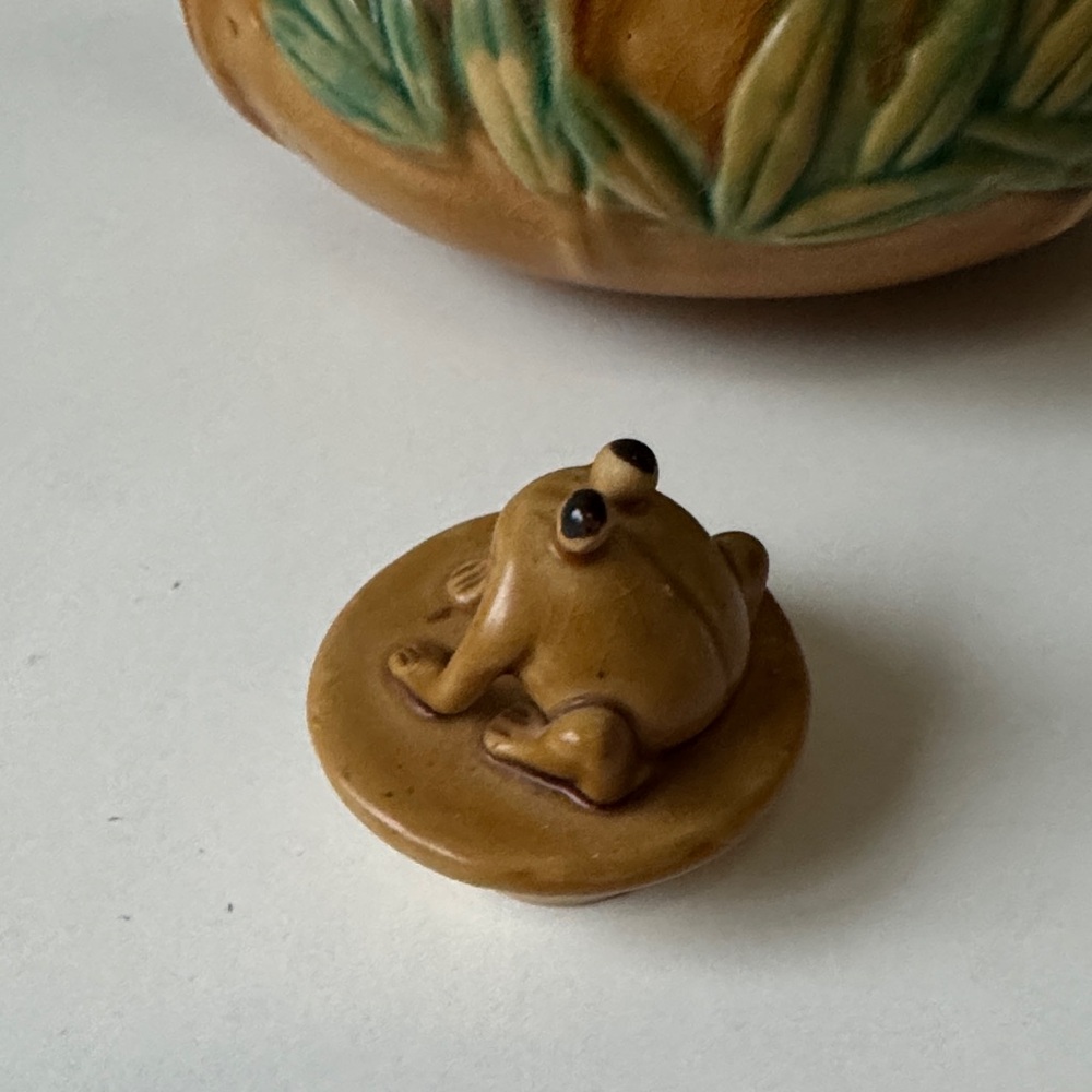 Ceramic Bamboo-Inspired Teapot w/Frog & Handle & 2 cans of The Republic of Tea - Picture 8 of 16